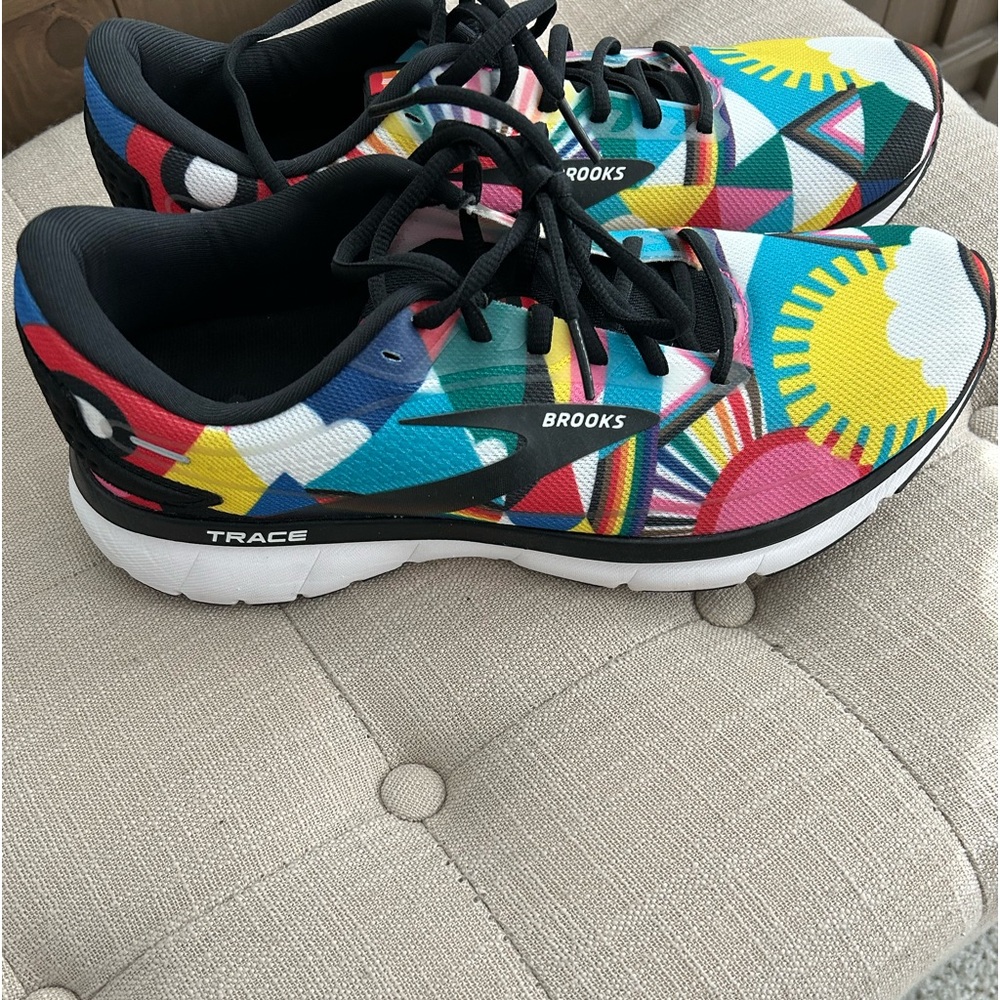 Brooks Women's size 11 running shoe. Adorable Trace shoes. Only wore once.